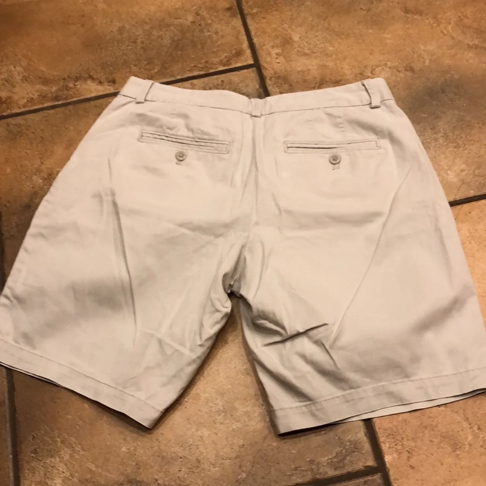 Tan shorts , curvy - Picture 2 of 3